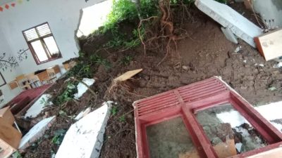 Ruang SMA 19 Takengon Rusak Tertimpa Longsor
