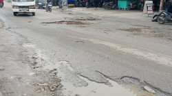Jalan rusak di tengah kota Takengon dekat SPBU Nunang, tak ada perhatian Pemda