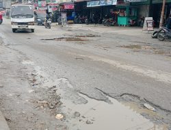 Jalan Rusak di Tengah Kota Takengon Tak Ada Perhatian Pemda