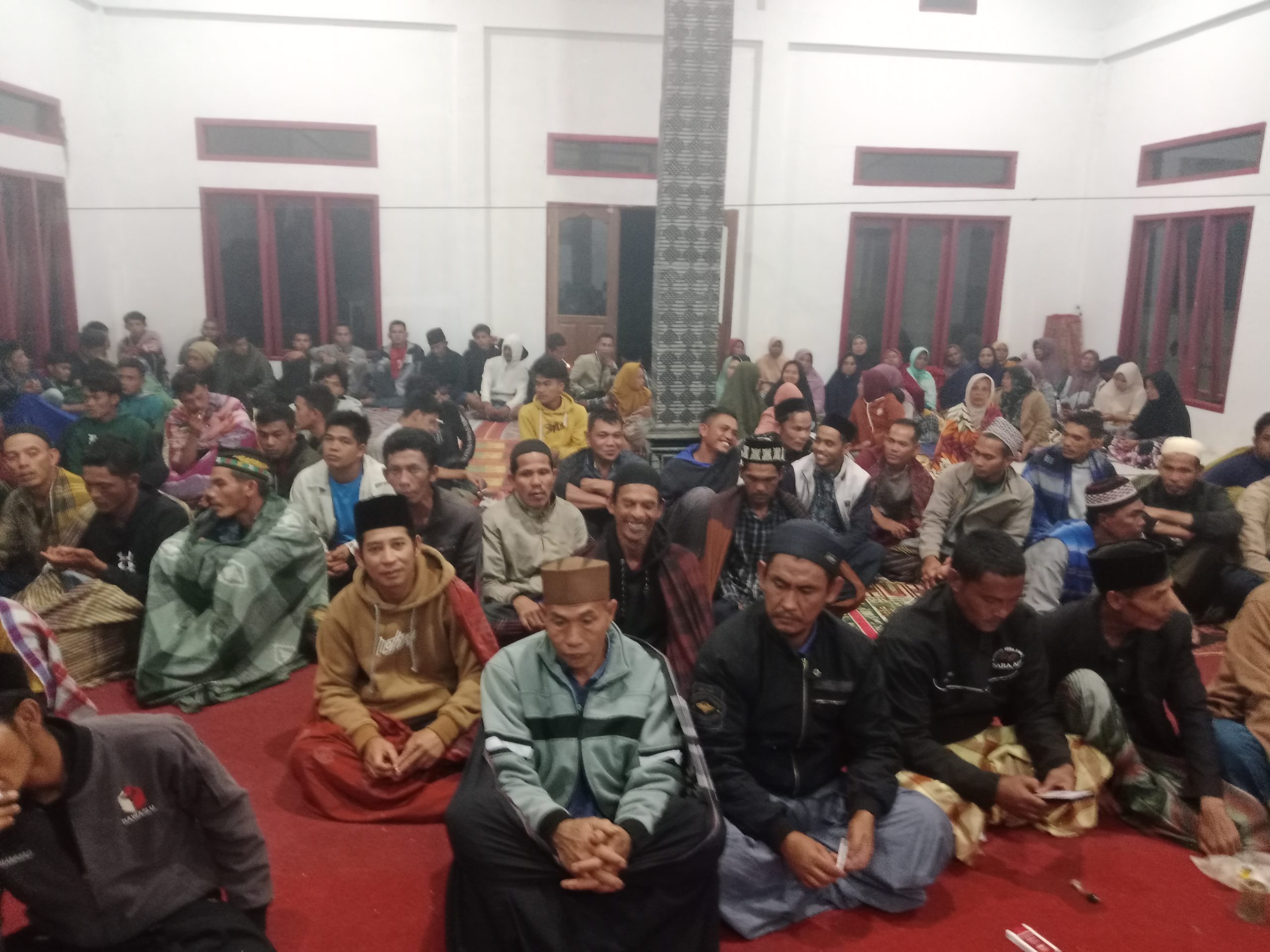 Masyarakat Kampung Tanoh Depet dan Depet Indah, Aceh Tengah, Berkumpul melakukan penolakan terhadap pencaplokan wilayah mereka oleh pemerintah Nagan Raya