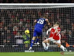 Arsenal gagal rebut pucuk klasemen setelah takluk 0-2 dari West Ham