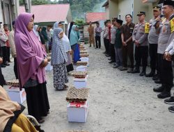 Kapolres Aceh Tengah Salurkan 20 Paket Sembako Pada Warga Kurang Mampu di Rusip