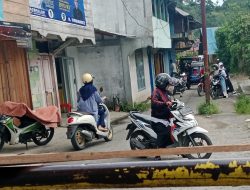 Jembatan Asir Asir Sungai Pesangan Terancam Roboh, Ratusan Pemotor Putar Balik