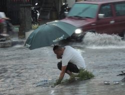 Satu Jam Diguyur Hujan, Jalan di Seputaran Kota Takengon Tergenang Banjir