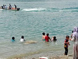 Minggu Terakhir, Lokasi Wisata Pinggiran Danau Laut Tawar Ramai
