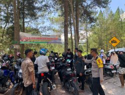 Kapolres Aceh Tengah Terjun Langsung Lakukan Patroli Monitoring Arus Lalu Lintas di Lokasi Wisata Danau Lut tawar