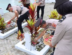 Hari Bhayangkara Ke-78, Polres Aceh Tengah Dan Bener Meriah Gelar Upacara Ziarah Di Makam Pahlawan