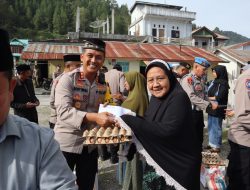 Kapolres Aceh Tengah, Sambangi Kampung Bujang dan salurkan 20 Paket Sembako