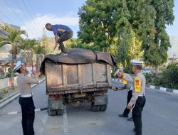 Muatan Tidak Ditutup Terpal, Sopir Truk Dapat Teguran Polantas Polres Aceh Tengah