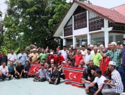 KPA Samudra Pase, Anggota DPRK Aceh Utara dan DPRA Ziarah ke Makam Wali Nanggroe Tgk Hasan Tiro