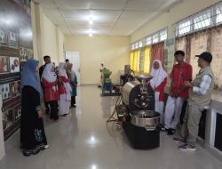 Siswa dan Guru SMAN 1 Bukit Kunjungi Pusat Pengembangan Kopi Gayo di Bener Meriah