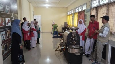 Siswa dan Guru SMAN 1 Bukit Kunjungi Pusat Pengembangan Kopi Gayo di Bener Meriah