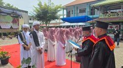 Dayah Al Azhar, lepas 50 Santrinya.Bardan Sahidi : Jadilah Alumni yang membanggakan.