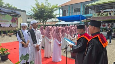 Dayah Al Azhar, lepas 50 Santrinya.Bardan Sahidi : Jadilah Alumni yang membanggakan.