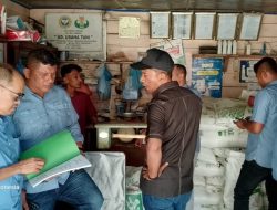 Komitmen Kawal Pupuk Subsidi, Geuchik Romi CS Sidak Pengecer