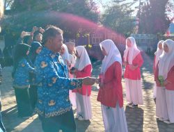 Sekda Bener Meriah Kunjungi SMA Negeri 1 Bukit Serahkan Pil Tambah Darah dan Tekankan Pentingnya Menghormati Guru